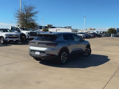 New 2026 Chevrolet Equinox EV LT image 9