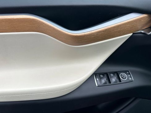 Used 2021 Tesla Model X Long Range image 12