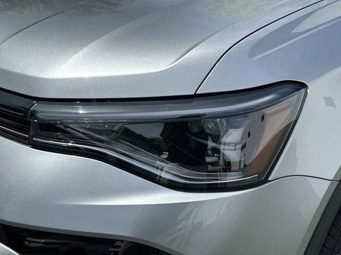 New 2026 Volkswagen Taos S image 9