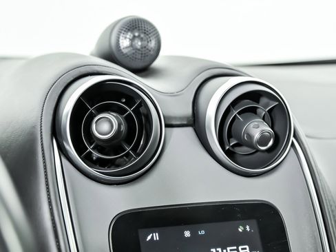 Used 2018 McLaren 570S Spider image 38