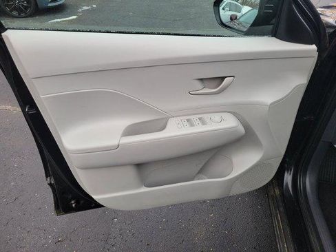 Used 2025 Hyundai Kona SE image 14