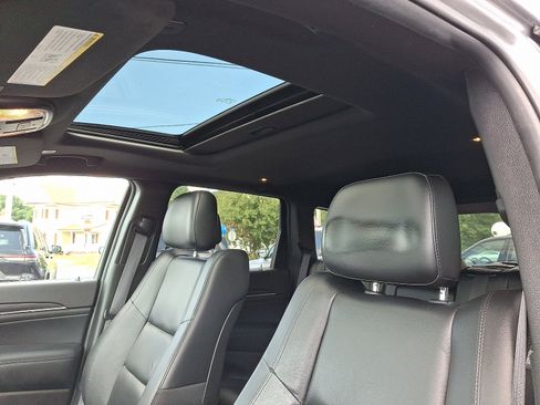 Used 2020 Jeep Grand Cherokee Limited image 14