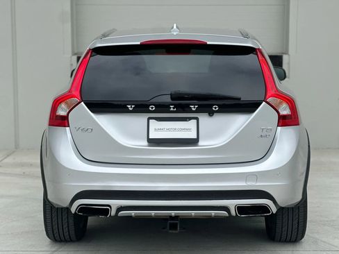 Used 2017 Volvo V60 T5 Cross Country w/ Convenience Package image 4