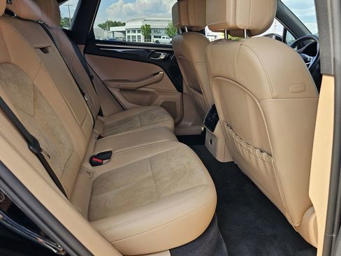 Used 2021 Porsche Macan image 38