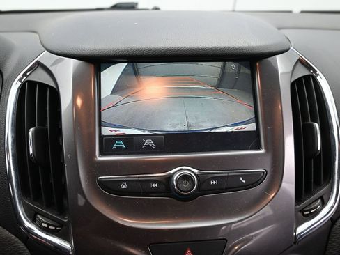 Used 2017 Chevrolet Cruze LT w/ Convenience Package image 18