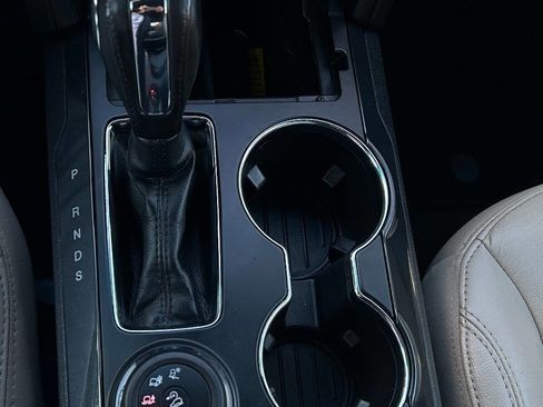 Used 2018 Ford Explorer XLT w/ Equipment Group 202A image 15