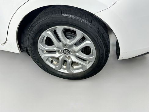 Used 2017 Toyota Yaris iA image 11