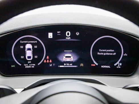 Used 2025 Porsche Panamera image 24