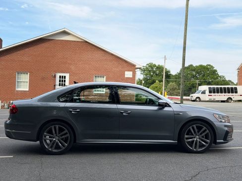Used 2018 Volkswagen Passat 2.0T R-Line FWD image 7