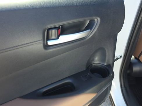 Used 2026 Toyota Corolla Cross XLE image 16