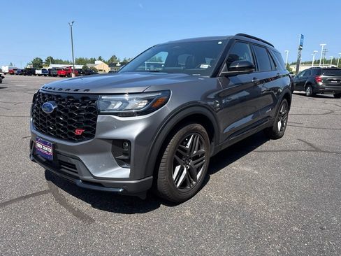 Used 2025 Ford Explorer ST AWD/4WD image 11