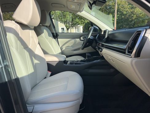 Certified 2025 Kia Sorento S image 25