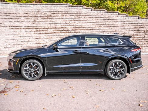 Certified 2025 Toyota Crown Signia XLE image 10