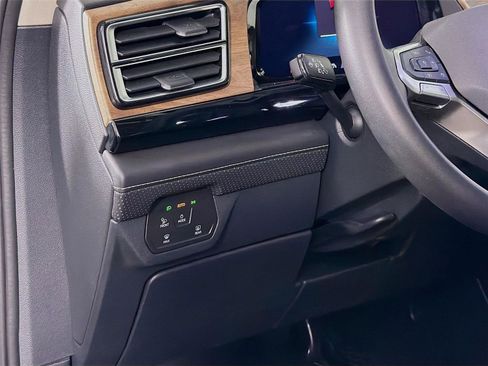 Used 2024 Volkswagen Atlas SE image 10