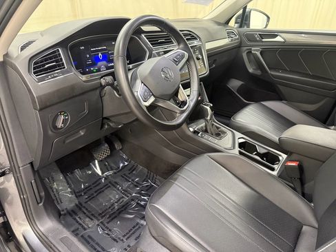 Used 2024 Volkswagen Tiguan SE image 31