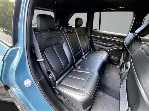 New 2026 Jeep Grand Cherokee Limited AWD/4WD image 9