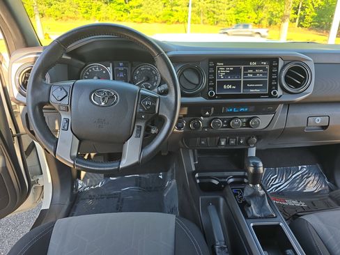 Used 2021 Toyota Tacoma TRD Sport AWD/4WD image 18