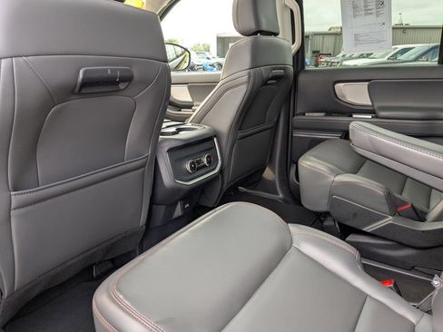 Used 2025 Ford Expedition Active AWD/4WD image 28
