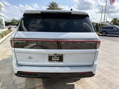 New 2026 Lincoln Navigator Reserve AWD/4WD image 3