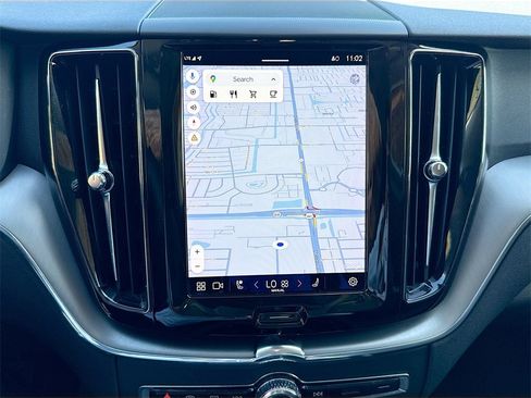 Used 2023 Volvo XC60 B5 Core image 14