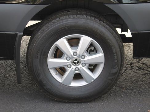 Used 2024 Mercedes-Benz Sprinter 2500 image 17