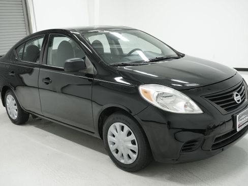 Used 2014 Nissan Versa S Plus image 3
