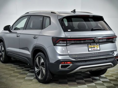 New 2026 Volkswagen Taos SE AWD/4WD image 4