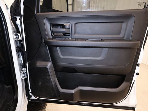 Used 2024 RAM 2500 Tradesman w/ Chrome Appearance Group image 19