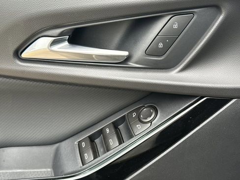 New 2026 Chevrolet Equinox LT w/ Convenience Package II FWD image 16