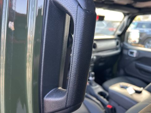 Used 2021 Jeep Gladiator Sport image 31