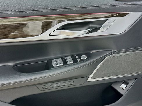 Used 2020 BMW 750i xDrive w/ Cold Weather Package image 18