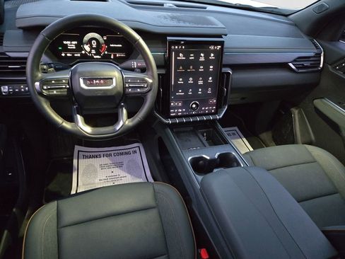 Used 2025 GMC Acadia AT4 w/ Luxury Package image 16