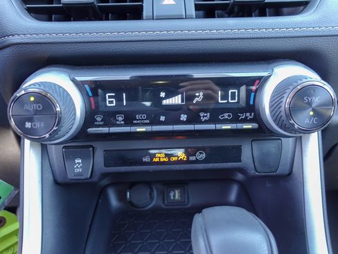 Used 2025 Toyota RAV4 LE AWD/4WD image 21