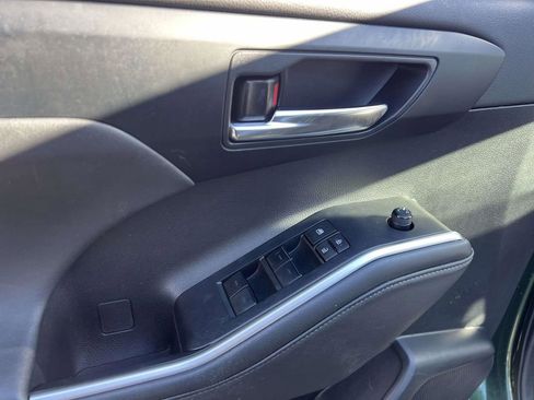 Used 2023 Toyota Highlander XLE image 24