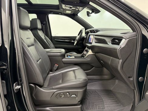 Used 2021 GMC Yukon Denali w/ Denali Premium Package image 29