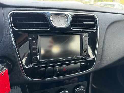 Used 2012 Chrysler 200 Touring image 20