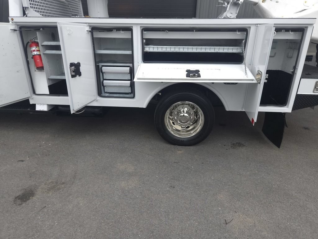 Used 2017 Ford F550 4x4 Regular Cab Super Duty image 5