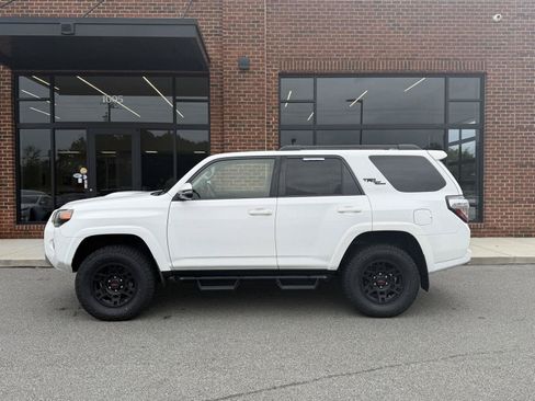 Used 2021 Toyota 4Runner TRD Off-Road Premium AWD/4WD image 2