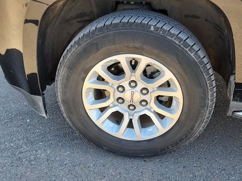 Used 2019 GMC Yukon SLT image 7