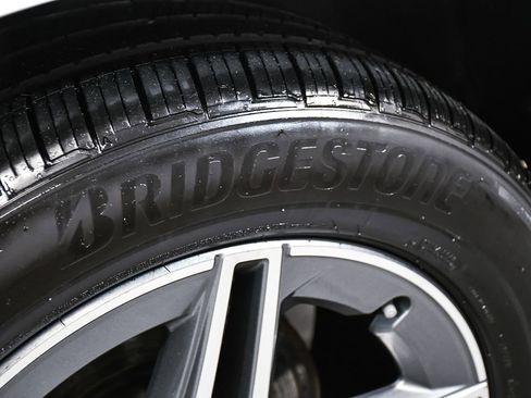 Used 2025 Mercedes-Benz GLE 450e 4MATIC w/ AMG Line Exterior image 95