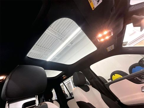 Used 2022 Mercedes-Benz GLB 250 4MATIC image 22