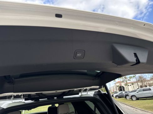 Used 2025 Cadillac Escalade V image 13