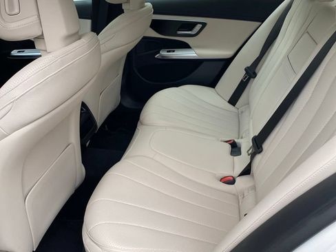 Used 2025 Mercedes-Benz E 350 4MATIC Sedan image 8