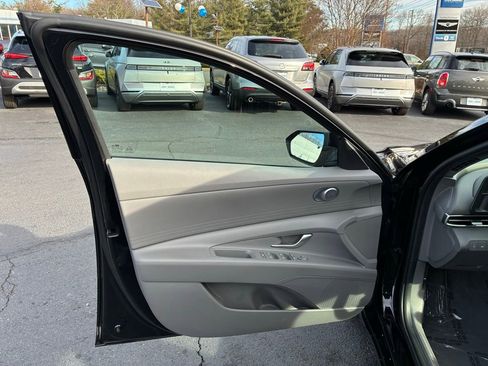 Used 2023 Hyundai Elantra SEL image 38