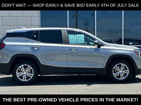 Used 2024 GMC Terrain SLE FWD image 3