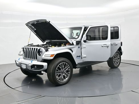 Used 2022 Jeep Wrangler Unlimited Sahara image 40
