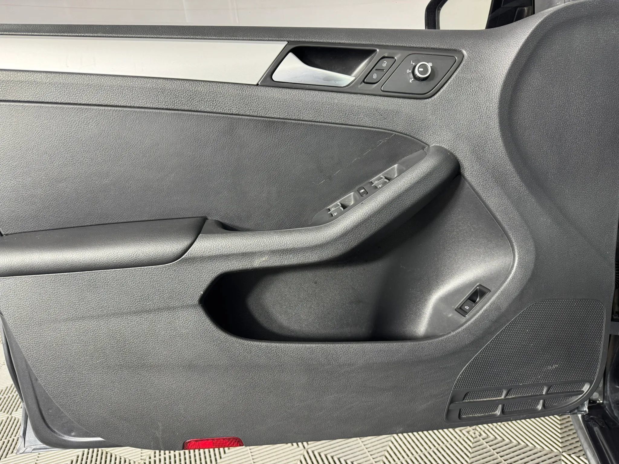 Used 2014 Volkswagen Jetta SE FWD image 34