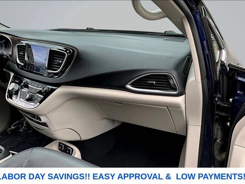Used 2019 Chrysler Pacifica Touring-L Plus FWD image 25