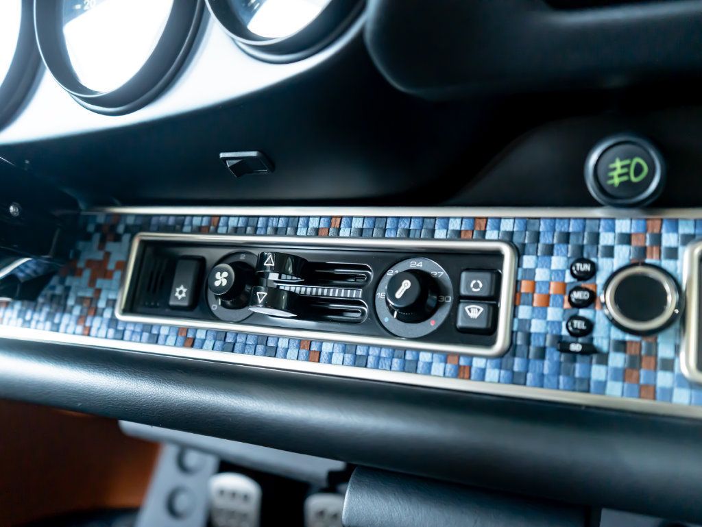 Used 1991 Porsche 911 Carrera RWD image 18
