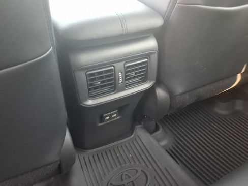 Used 2022 Toyota RAV4 Limited FWD image 9